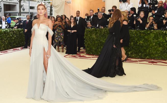 Dove trovare un abito in stile Hailey Baldwin Hailey Baldwin al MET Gala