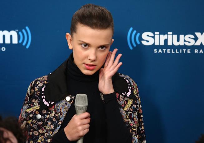 Millie Bobby Brown ha problemi di udito congenici Millie Bobby Brown di Stranger Things
