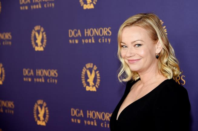 La ex di River Phoenix, Samantha Mathis, parla della morte dell'attore a cui ha assistito Samantha Mathis la ex di River Phoenix