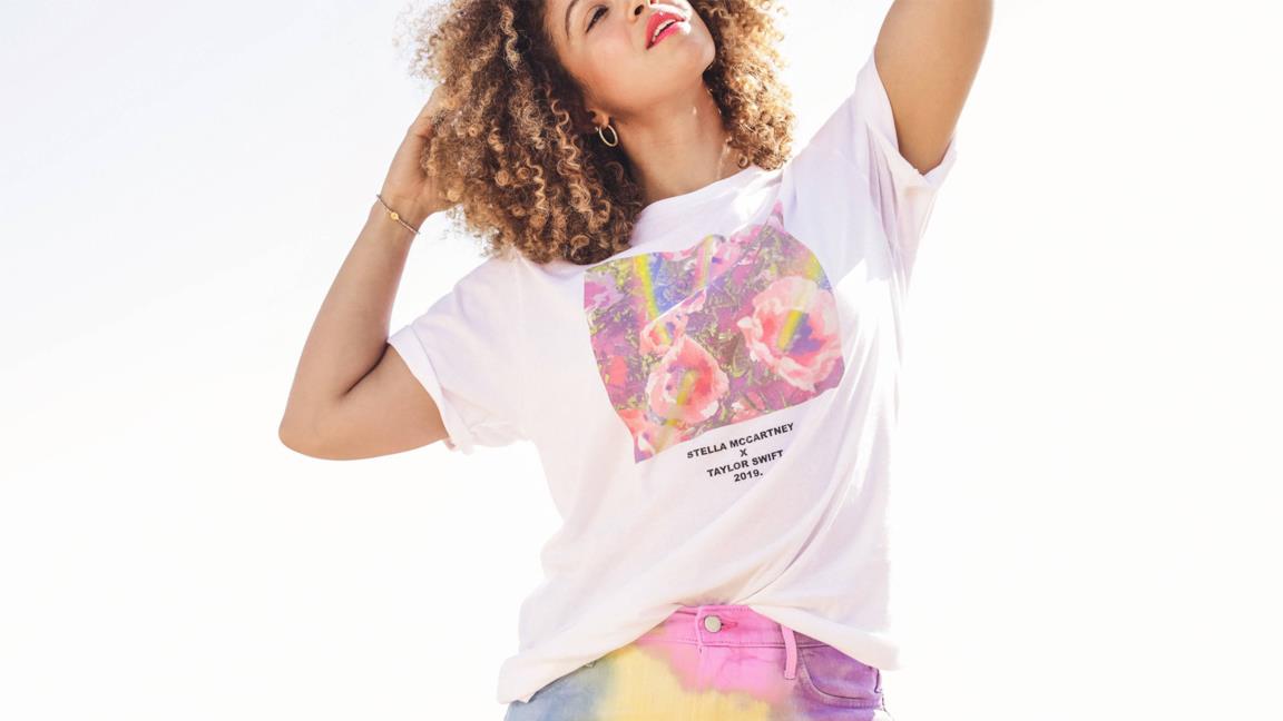 Una delle t-shirt della collezione Stella McCartney per Taylor Swift