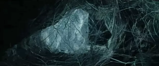 Frodo Baggins nella tana di Shelob Un'immagine da Il Signore degli Anelli - Le Due Torri