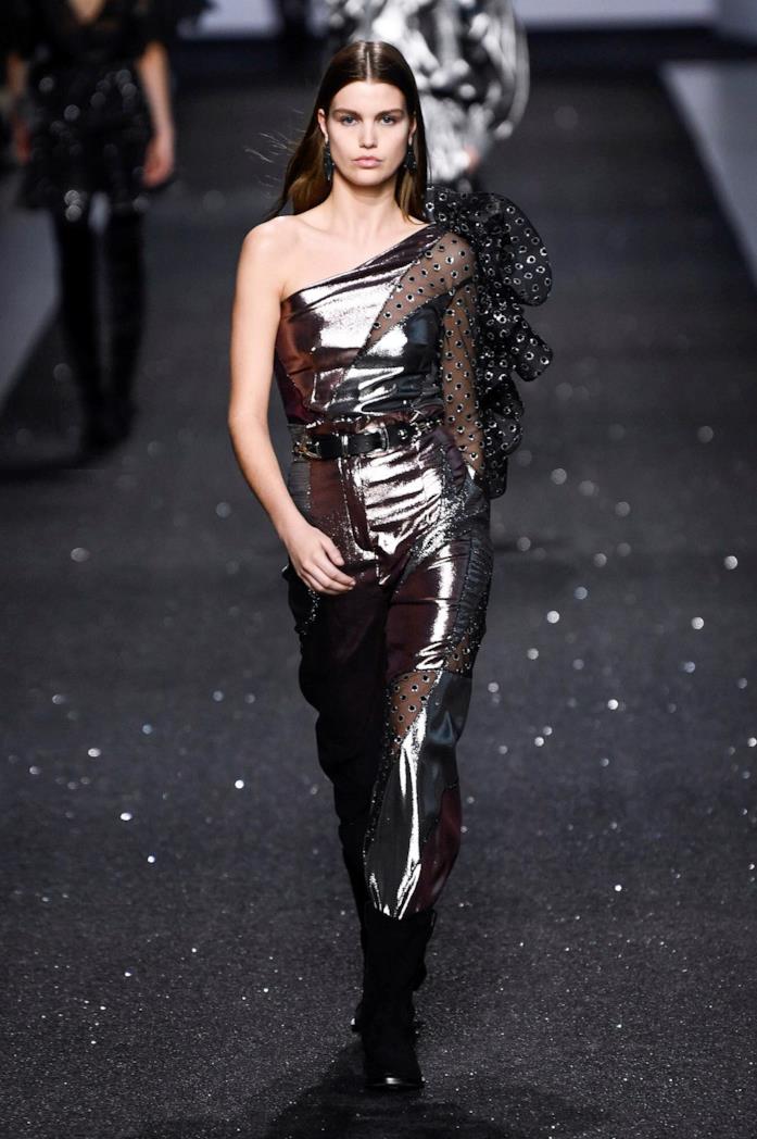 Sfilata Alberta Ferretti Un outfit della sfilata Alberta Ferretti
