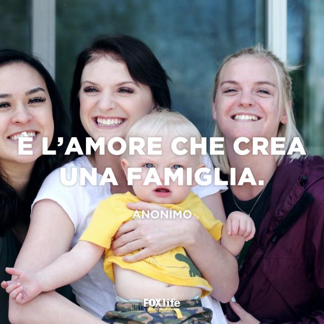 Citazione famiglia arcobaleno Famiglia omosessuale con la figlia