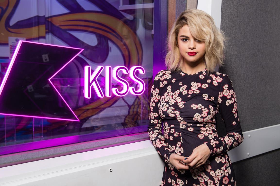 Selena Gomez in visita a una radio