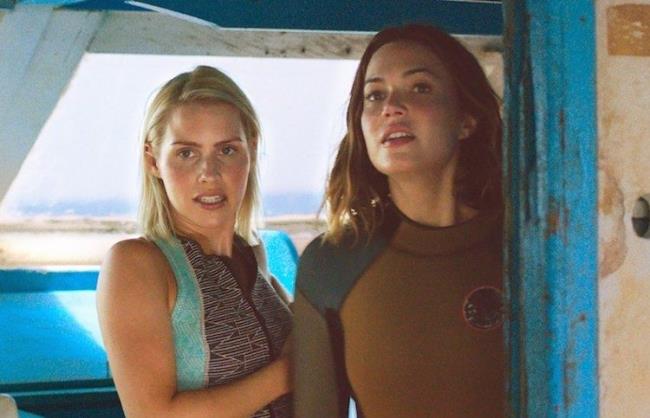 47 metri, quattro nuove clip del survival thriller Quattro nuove clip di 47 metri, survival thriller con Mandy Moore e Claire Holt