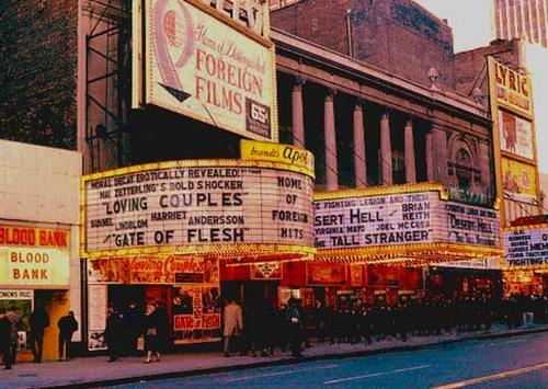 La 42esima strada New York Una foto storica della 42esima strada di New York anni settanta