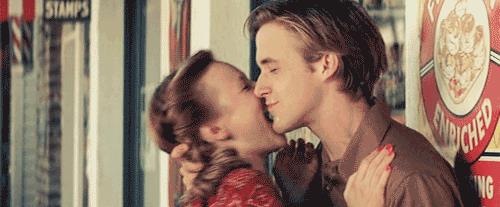 Allie e Noah Allie e Noah che si baciano e ridono