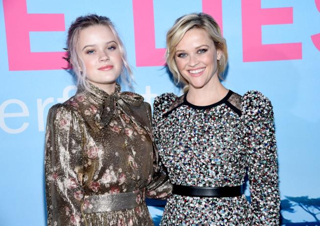 Reese Whiterspoon e Ava sono così uguali da confondere il resto della famiglia Reese Whiterspoon con la figlia Ava