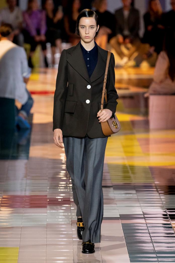 Sfilata Prada Un look della sfilata di Prada