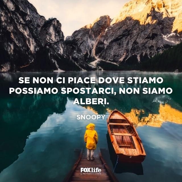 Frase Snoopy Uomo di fronte a un lago vicino a una barca