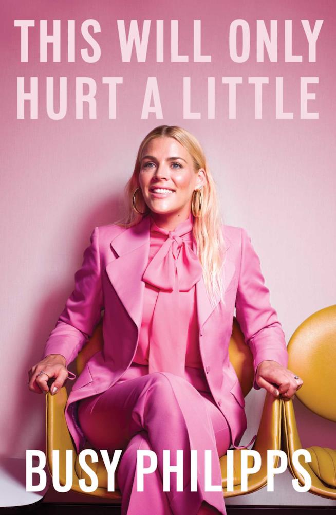 La copertina del libro This Will Only Hurt a Little di Busy Philipps This Will Only Hurt a Little di Busy Philipps