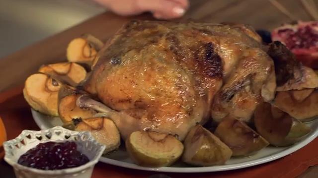 Pollo ripieno del Ringraziamento con mele renette, la ricetta di Giallo Zafferano Pollo ripieno del Ringraziamento