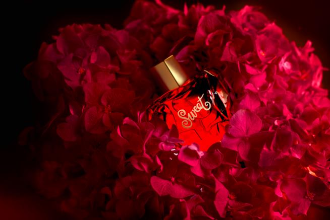 Sweet Lolita, l'edp Lolita Lempicka in edizione natalizia 2018 Flacone rosso scarlatto per Sweet Lolita, edizione natalizia di Sweet Lolita Lempicka