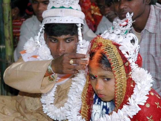 Matrimonio in India Una bambina si sposa in India