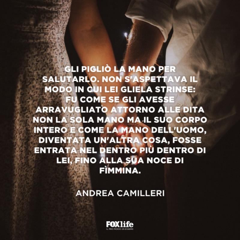 Frase sui sentimenti Ragazzo e ragazza si tengono per mano