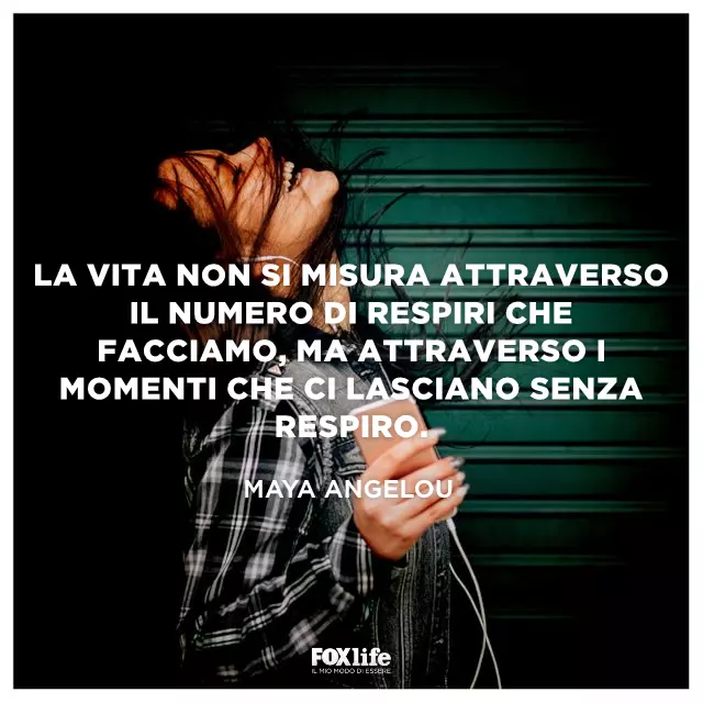 Citazione sulla vita Ragazza balla sentendo la musica