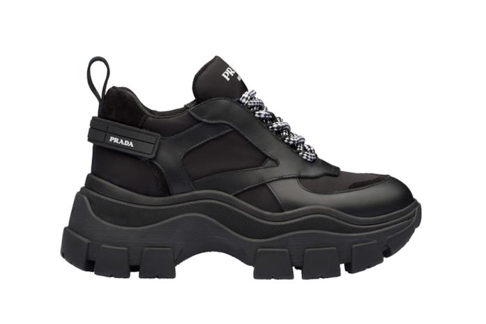 Sneakers Oversize in pelle nera Chunky Sneakers in pelle nera con dettagli bianchi e lacci bicolore