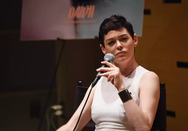 Rose McGowan accusata per possesso di droga: è opera di Weinstein? Rose McGowan