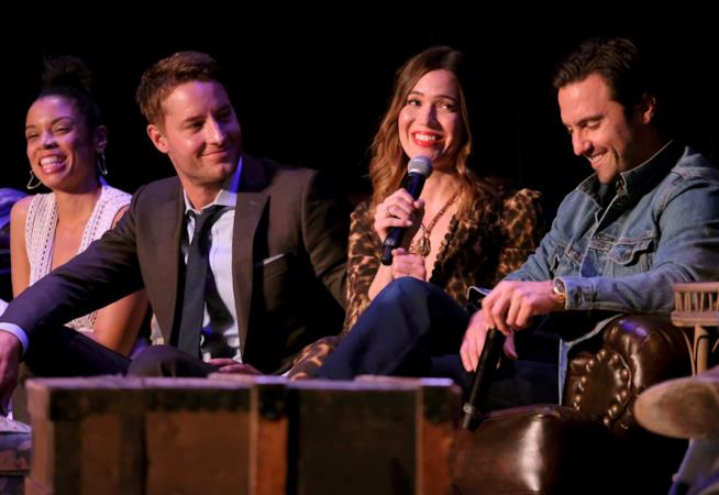 Gli attori di This Is Us hanno già letto il copione del primo episodio della terza stagione Justin Hartley, Mandy Moore e Milo Ventimiglia