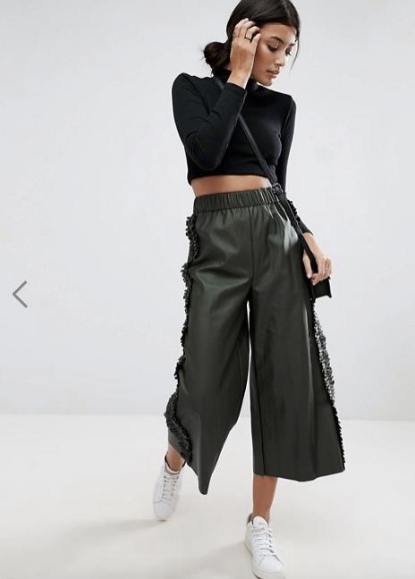 Pantaloni palazzo con ruches Pantaloni verdi modello palazzo con ruches laterali