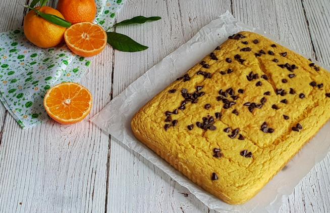 Torta ai mandarini Dolce con gocce di cioccolato
