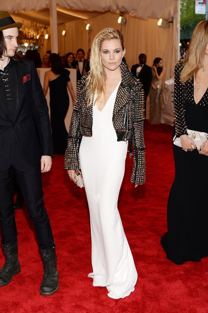 MET Gala: tutti i temi top degli ultimi 20 anni Il look sfoggiato da Sienna Miller al MET Gala 2013