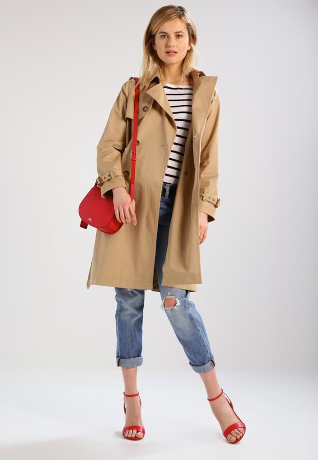 I capi fashion che ogni donna deve avere nell'armadio Il trench beige