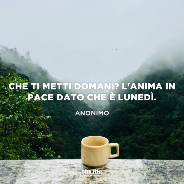 Anima in pace Tazza su un balcone