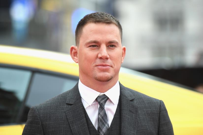 Channing Tatum si fa biondo platino: le foto con il nuovo look Channing Tatum