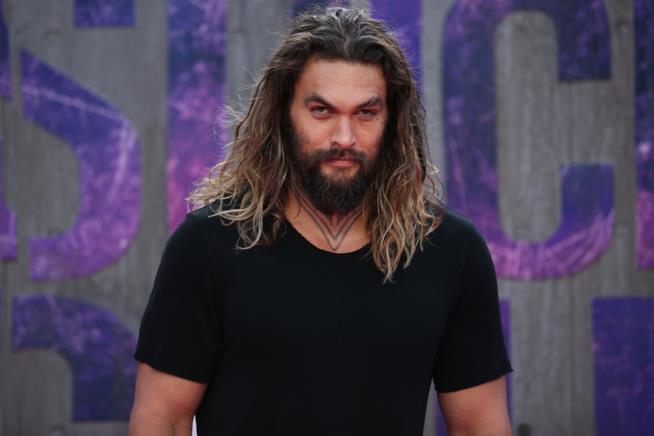 Jason Momoa ha tagliato la barba per una buona causa Jason Momoa