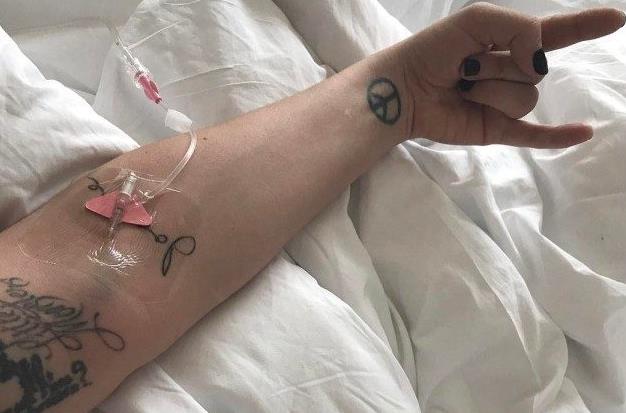 Lady Gaga è stata ricoverata La mano di Lady Gaga in ospedale