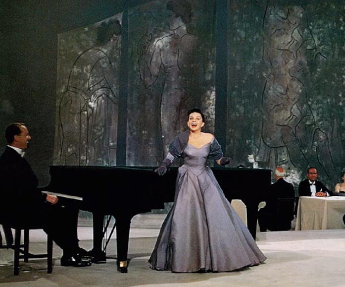 È nata una stella - Judy Garland Judy Garland in una scena di È nata una stella