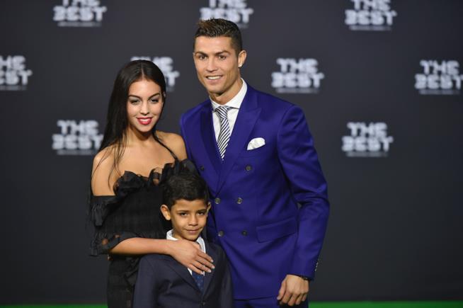 Cristiano Ronaldo sarà di nuovo papà, incinta la compagna Georgina Rodríguez Cristiano Ronaldo e Georgina Rodríguez con Cristiano Jr.