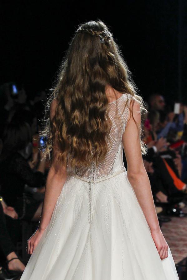 Prima Comunione - Acconciatura Modella con capelli lunghi e mossi