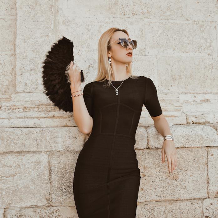 Enrica Sciarretta Enrica Sciarretta con minidress nero