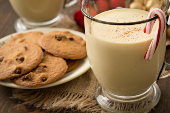 Zabaione con uova, zucchero e Marsala Zabaione a bagnomaria