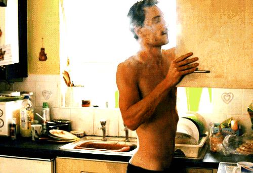Michael Fassbender Michael Fassbender cucina seminudo
