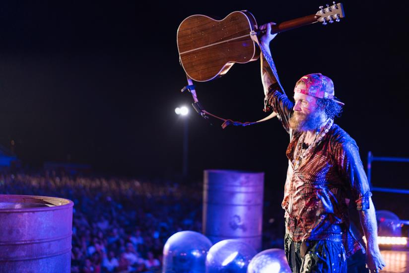 Jovanotti difende il WWF al Jova Beach Party Jovanotti: Jova Beach Party e impegno WWF