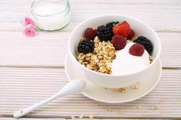 La dieta a zona Yogurt e frutta