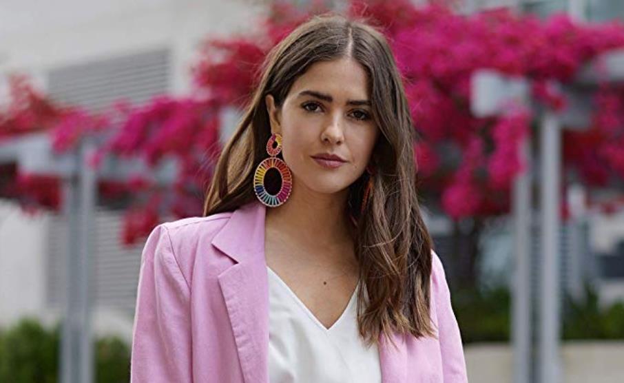 Paola Alberdi nella prima capsule Amazon