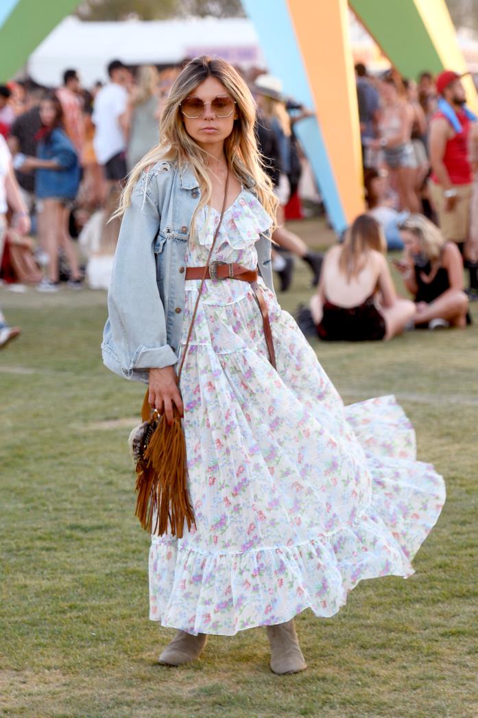 L'abito a fiori è un must durante il Coachella Fiori, frange e denim per il Festival del Coachella