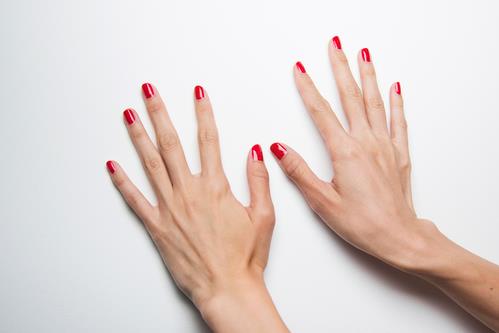 Unghie rosse Unghie con smalto rosso lucido