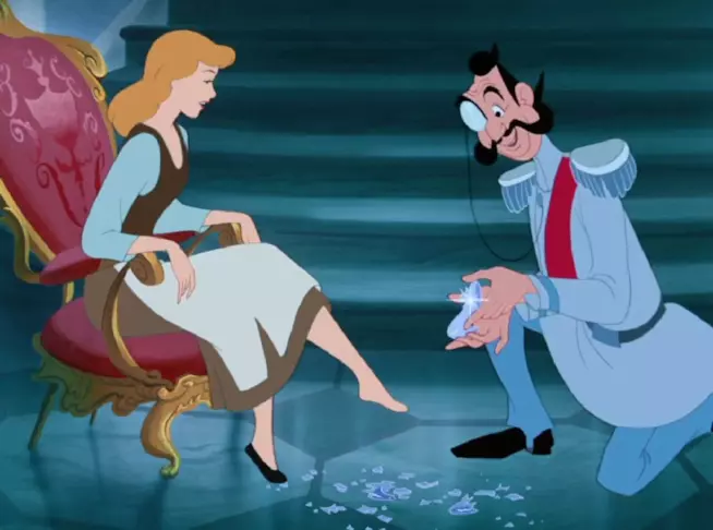 Gli oggetti delle eroine Disney più desiderati Una scena del Classico Disney Cenerentola