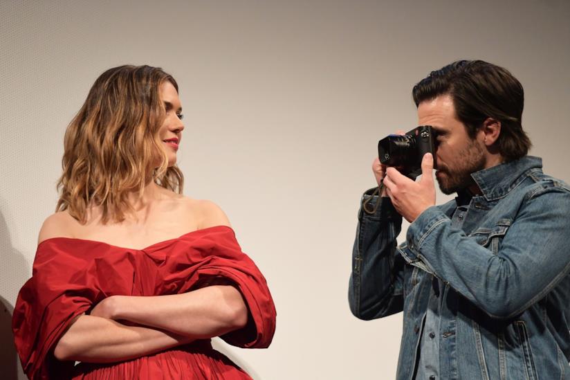 Jack e Rebecca in una dolce immagine dal set di This is Us 3 Mandy Moore e Milo Ventimiglia