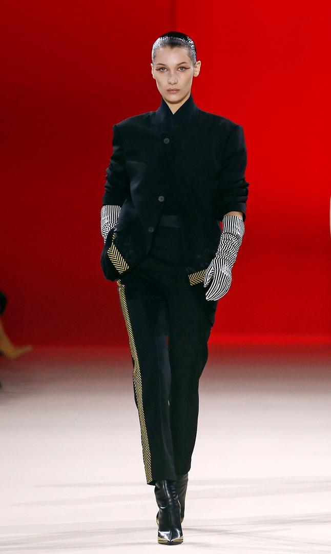 Bella Hadid Bella Hadid in passerella
