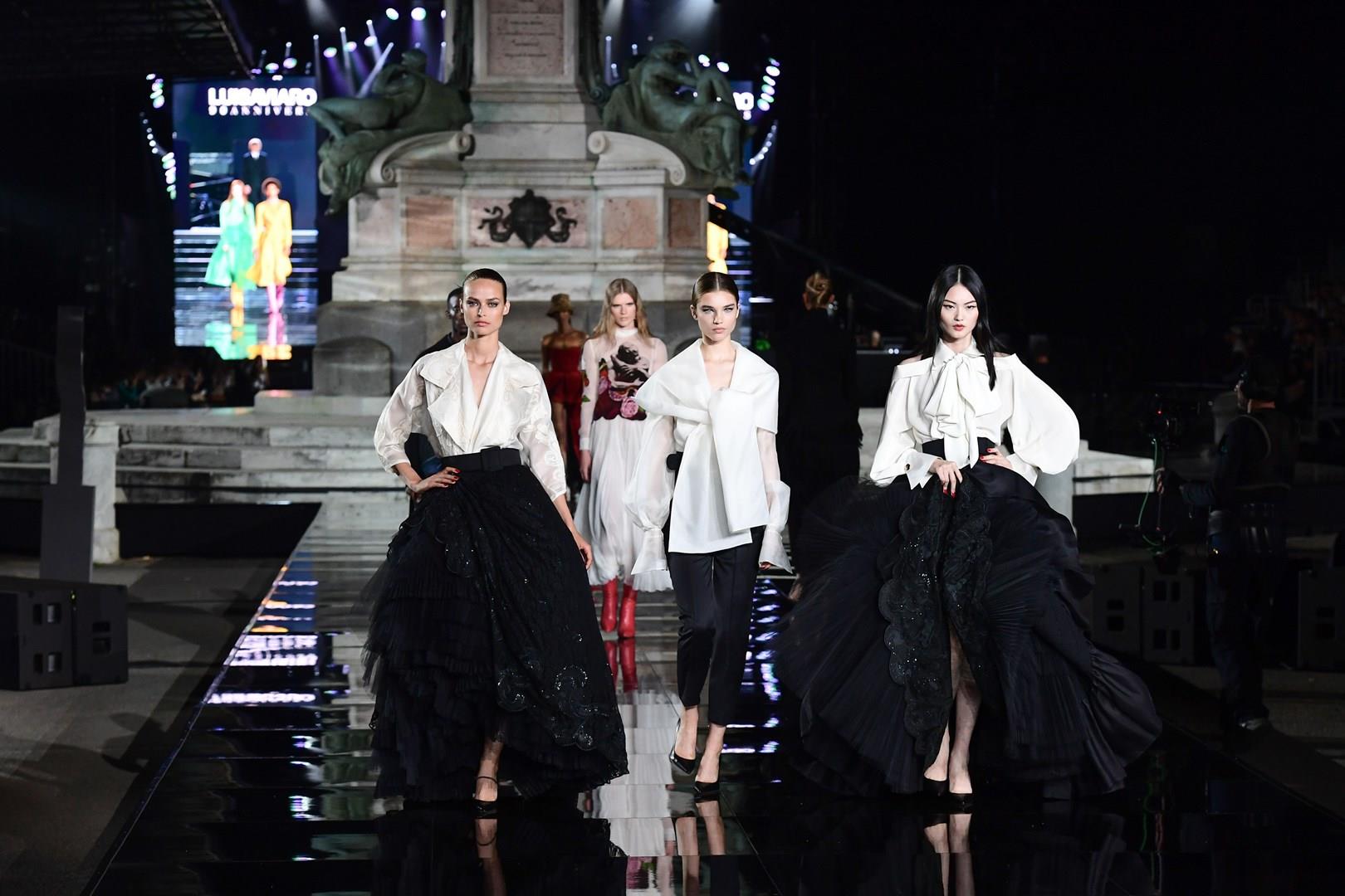 Luisaviaroma - 90 anni Un momento della sfilata di Luisaviaroma