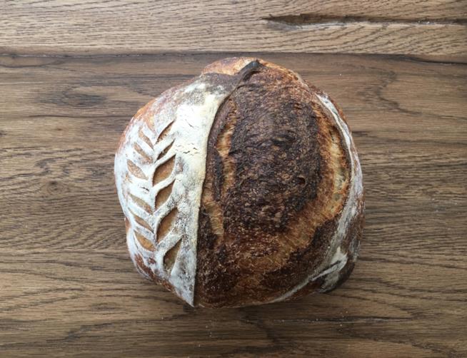 Pane bianco con farina di riso e lievito madre Pagnotta con lievito madre, farina 0 e farina di riso