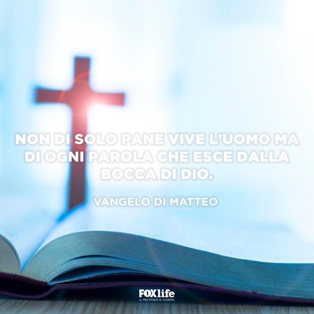 Frase del Vangelo Bibbia con crocifisso