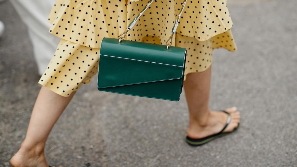 Outfit composto da infradito dallo Street Style Copenhagen P/E 2019