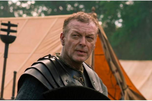 Hugo Speer è Lucio in Britannia Hugo Speer nella serie TV Britannia